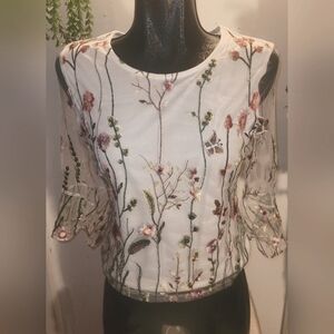 Papillon Cropped Sleeve Embroidered Blouse S